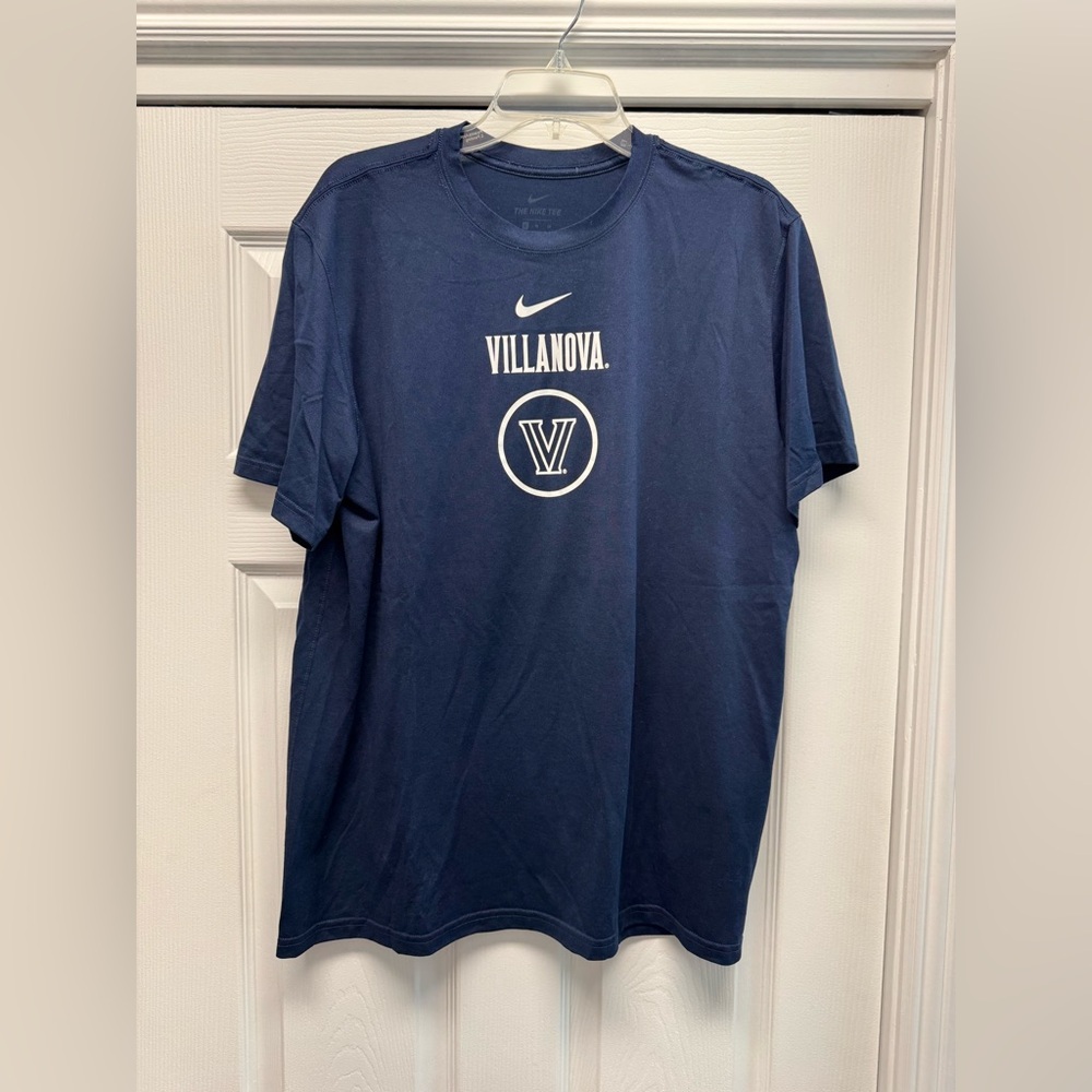 NIKE Men’s XL Villanova athletic T-shirt. Blue